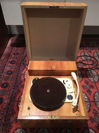 E.M.G  Gramophone DR-28